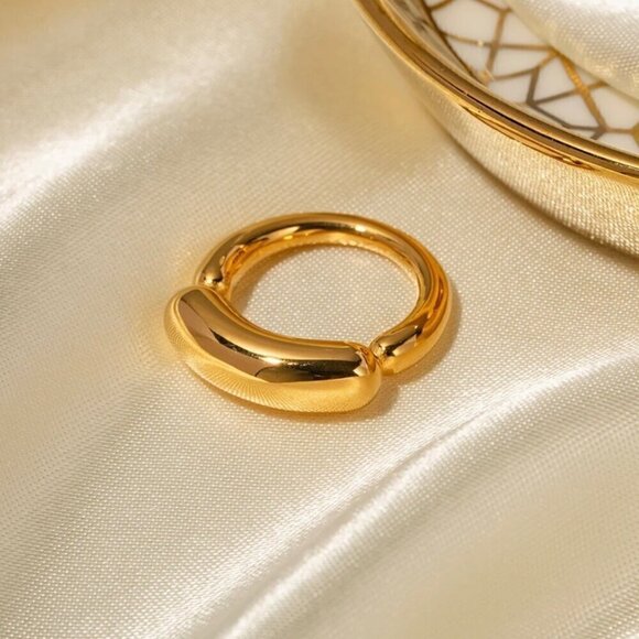 NWT 18K Gold Plated Minimalist Statement Chunky Ring Sz. 7 - Picture 3 of 16